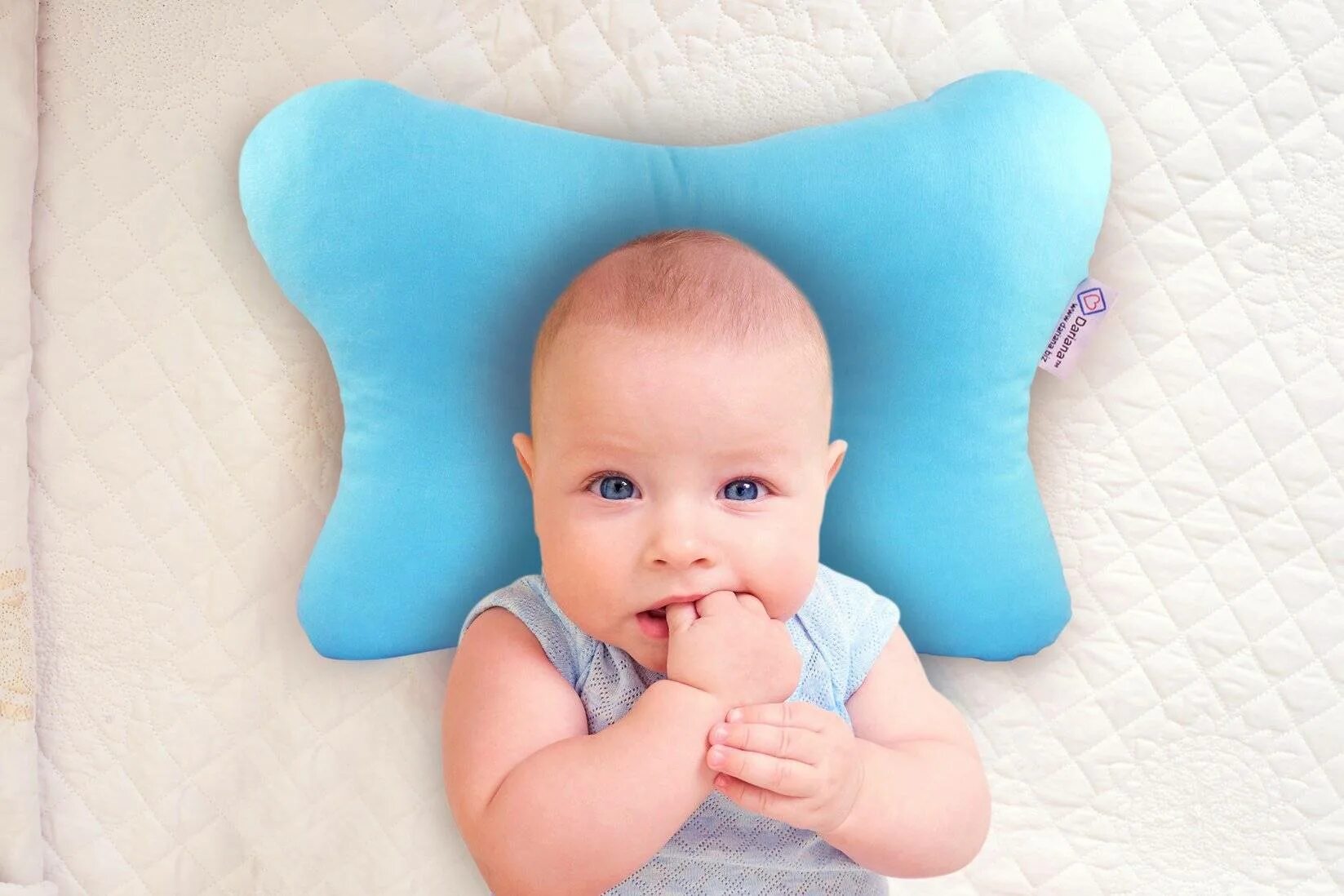 Какую подушку выбрать ребенку. Подушка для новорожденных. Ортопедическая подушка для новорожденного. Ортопедическая подушка для сна для новорожденного. Подушка для новорожденного ортопедическая для головы.