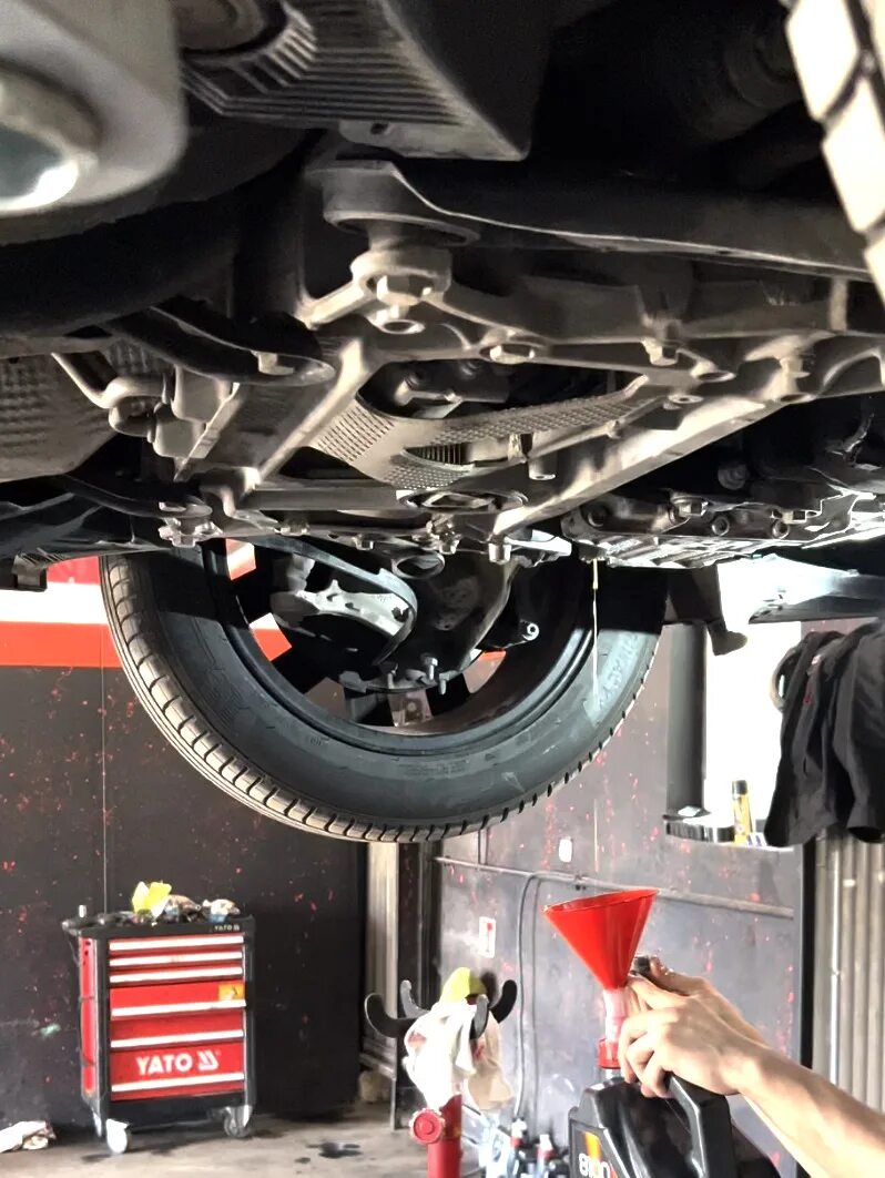 Замена масла дсг volkswagen. Переходник для заливки масла в dsg 7 dq500. Dq381 замена масла. Замена масла дсг volkswagen. Замена масла dq381.