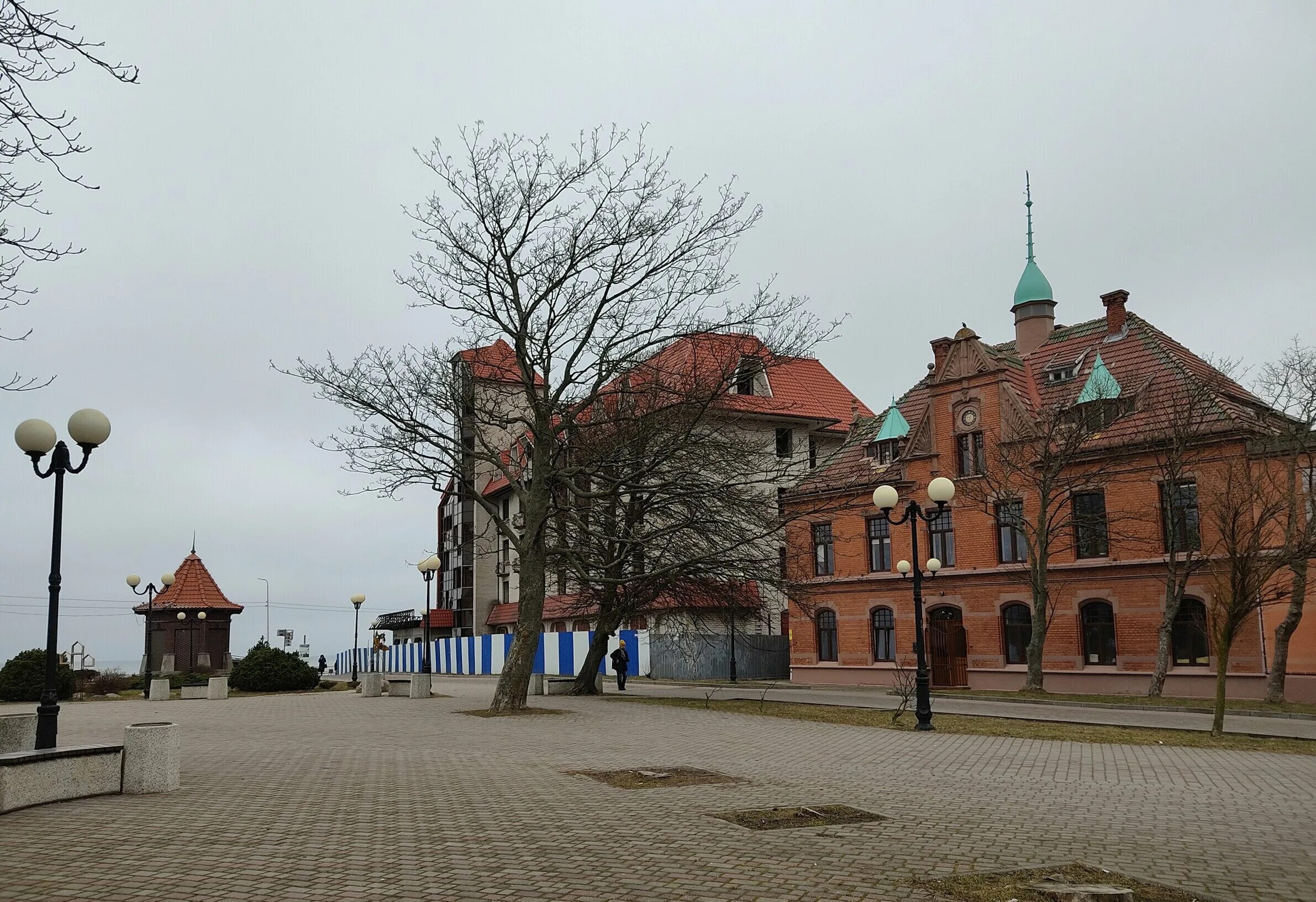 Зеленоградск название. Бювет королевы Луизы в Зеленоградске. Бювет Зеленоградск. Зеленоградск Калининградской. Зеленоградск Центральная площадь.