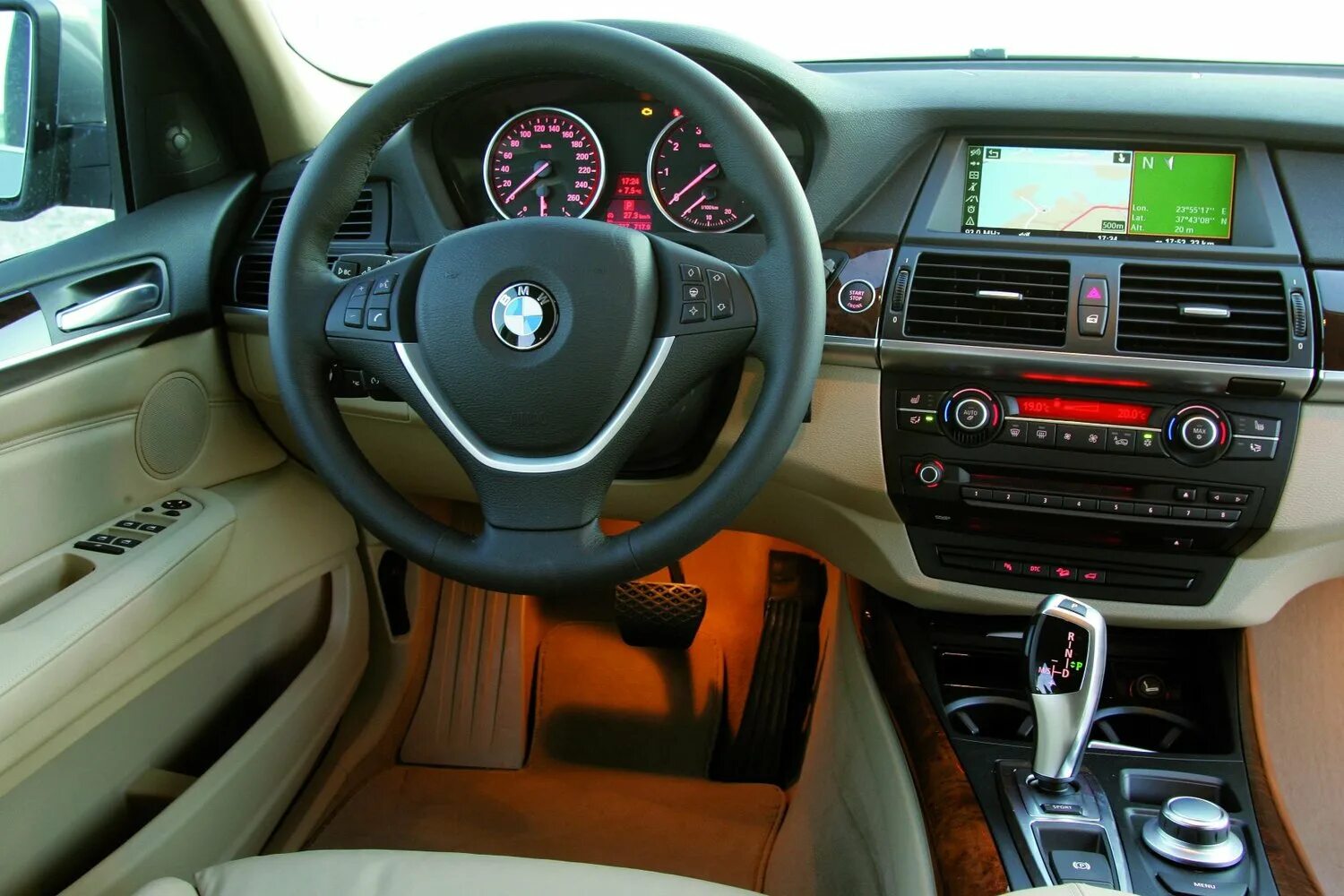 BMW x5 2006. БМВ джип х5 салон. BMW x5 II e70 Interior. BMW x5 e70 салон. Bmw x5 3.0 дизель