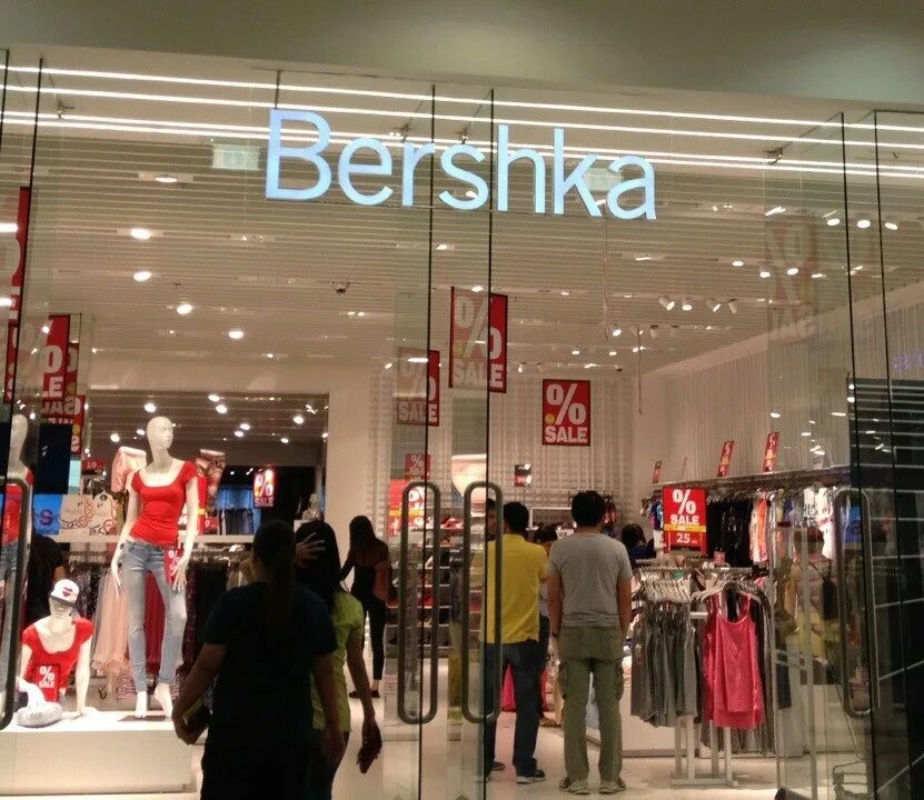Bershka dubai mall. Бершка в дубае. Дубай молл бершка. Бершка дубай. Бершка испания.