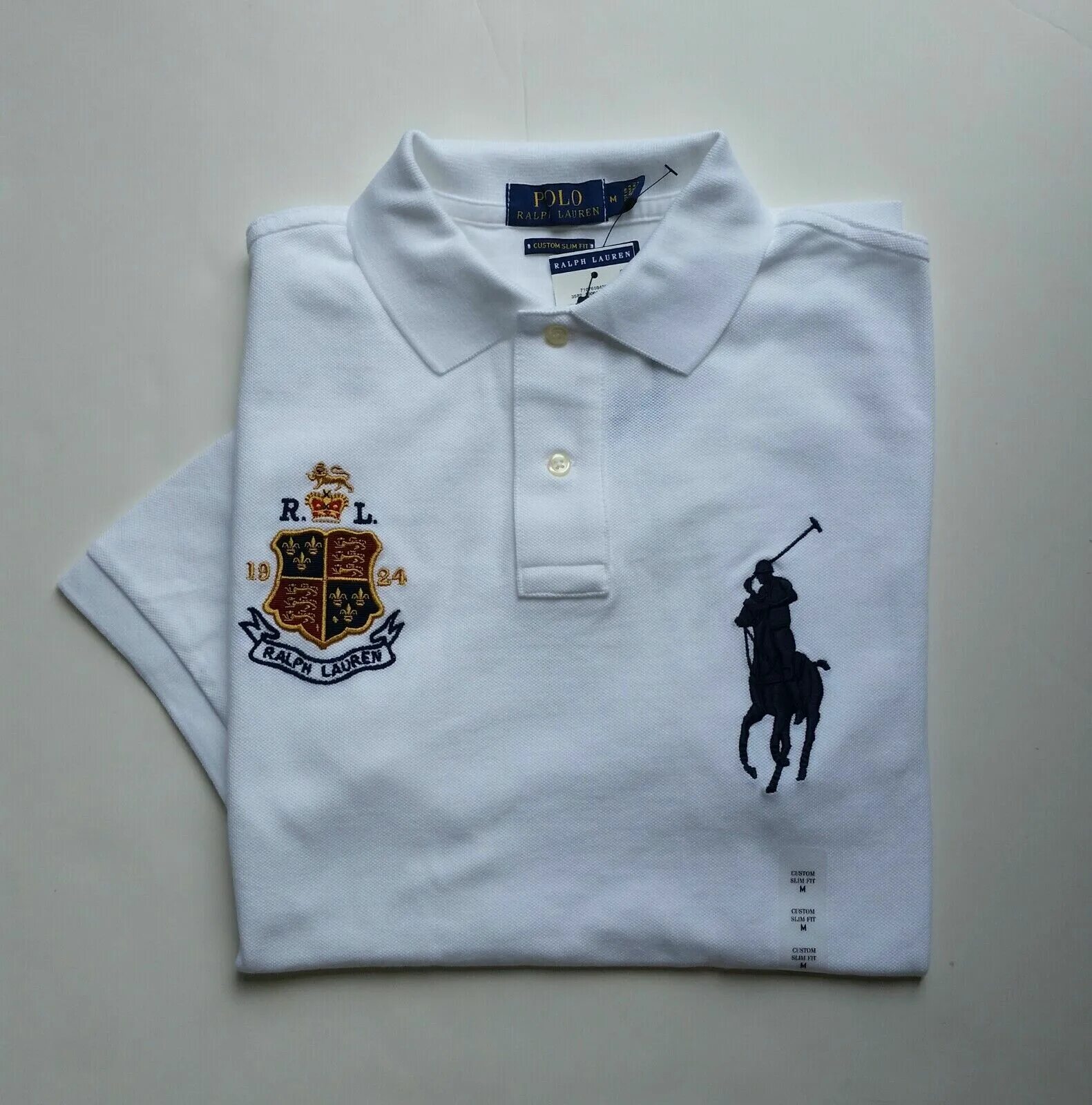 Шевроны на поло. Майка поло полиция 2021. Футболка полиция с шевронами. Шевроны на поло. Аэронавтика милитари мужская одежда.