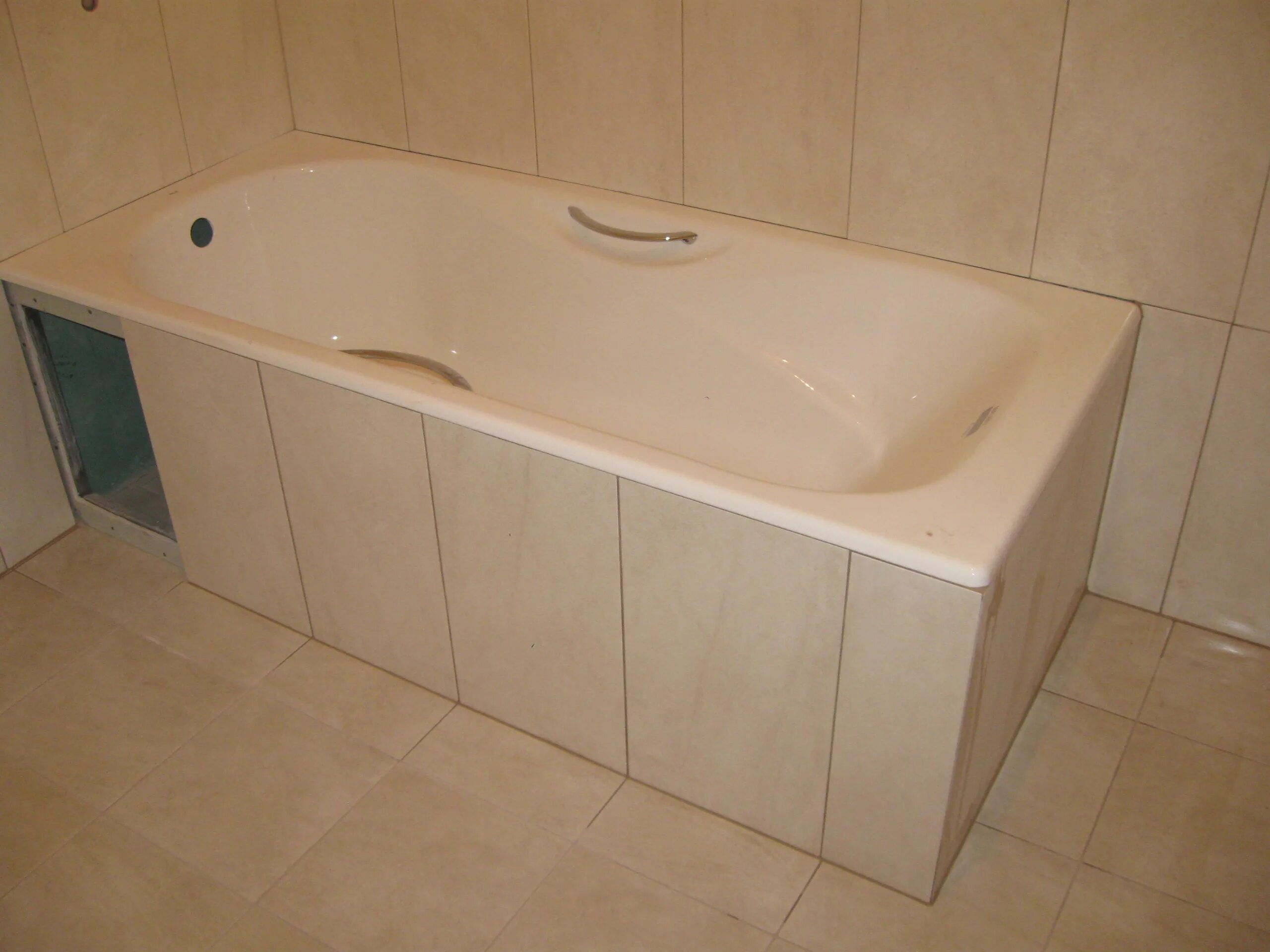 Экран под ванную из гипсокартона. Короб из гипсокартона в ванной. Экран под ванну из гипсокартона. Экран для ванны из плитки. Как сделать короб под ванной.