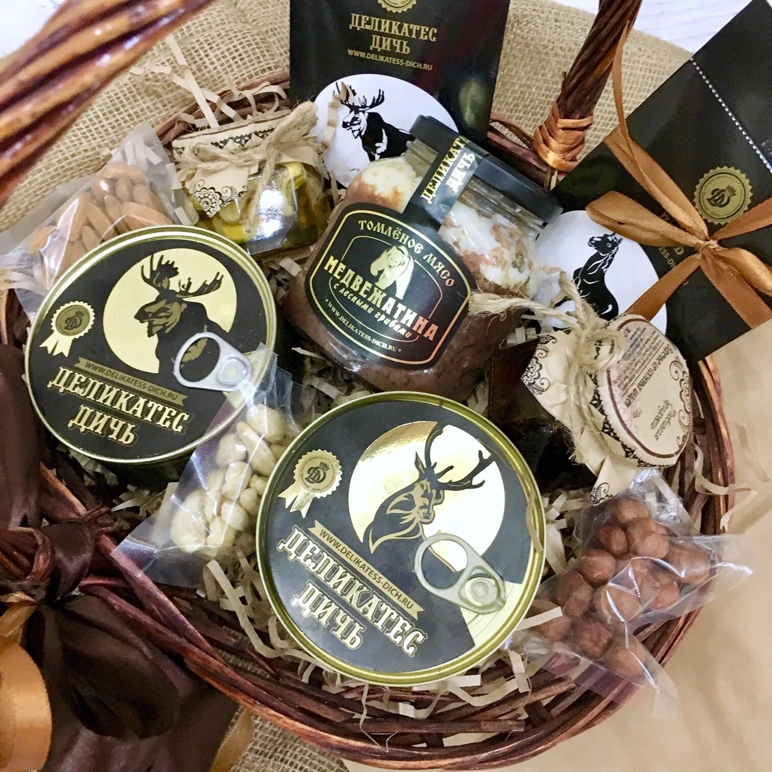 Подарочный набор для мужчин. Мясной набор для мужчины в подарок. Подарочный набор для мужчин. Мясной набор в подарок. Мясные деликатесы подарочные наборы.