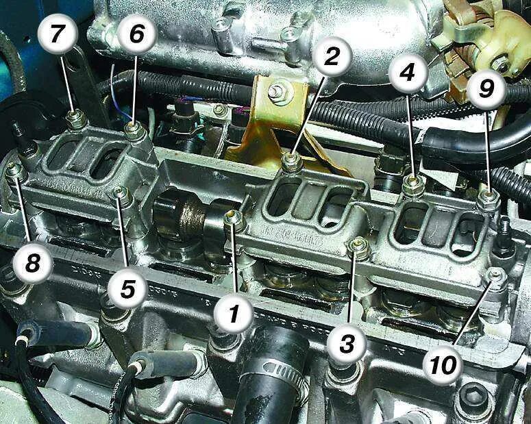 Затяжка распредвала ваз 8 клапанов. Направляющие ГБЦ ВАЗ 2114 8 клапанов. Болт крепления ГБЦ ВАЗ 2114. Маслосъемные колпачки ВАЗ 2115. ГБЦ 2114 8 клапанов.