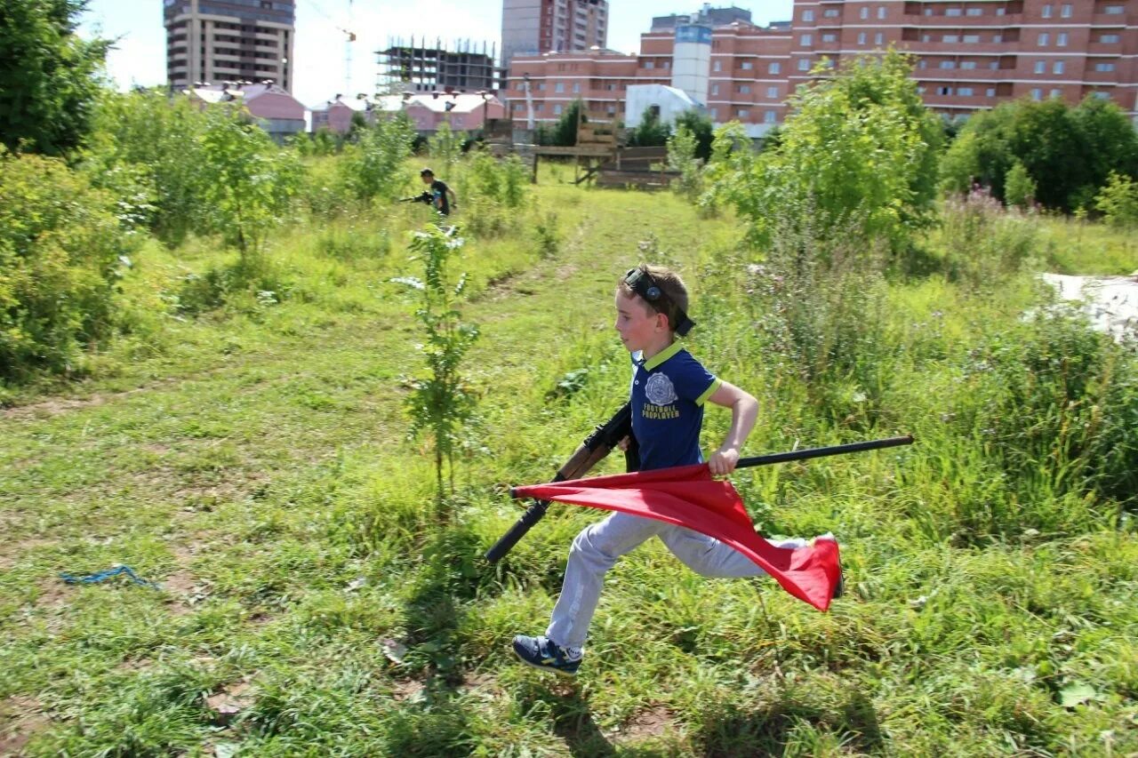 Стратегии с захватом башен. Игра бродилка спорт. Игра захват замка. Игра про желейных человечков на пк. Игра захват стан цветом.