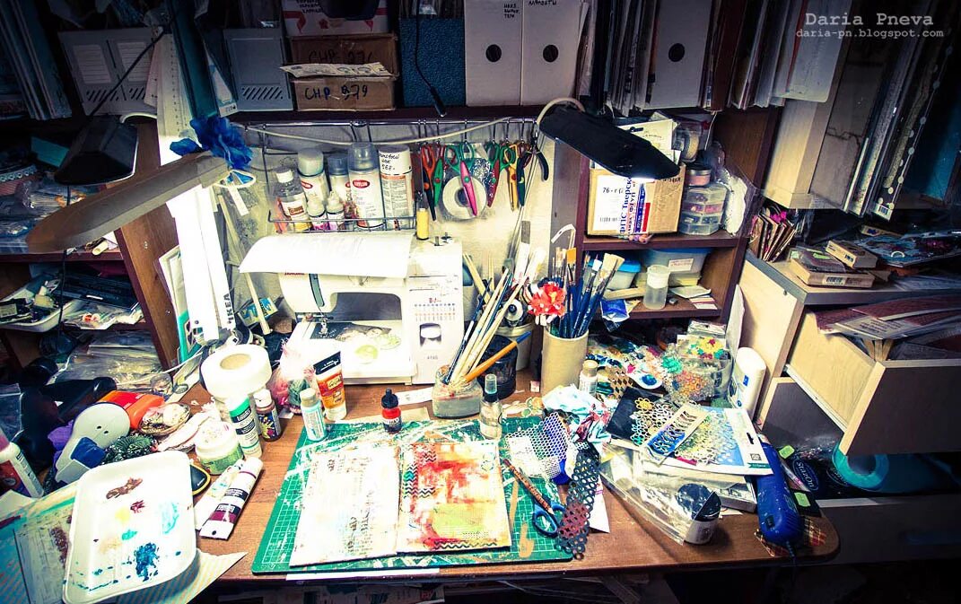 Жуткий бардак. Титановый бардак. Титановый бардак. Титановый бардак. Творческий беспорядок прикол.