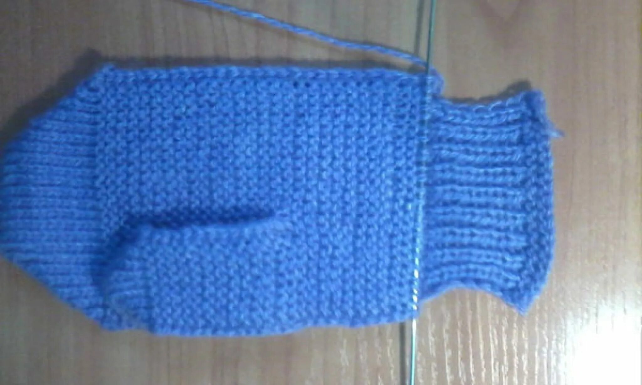 варежки вяжутся на двух спицах. варежки на двух спицах со швом. варежки спицами со швом. рукавицы на двух спицах. варежки спицами со швом.