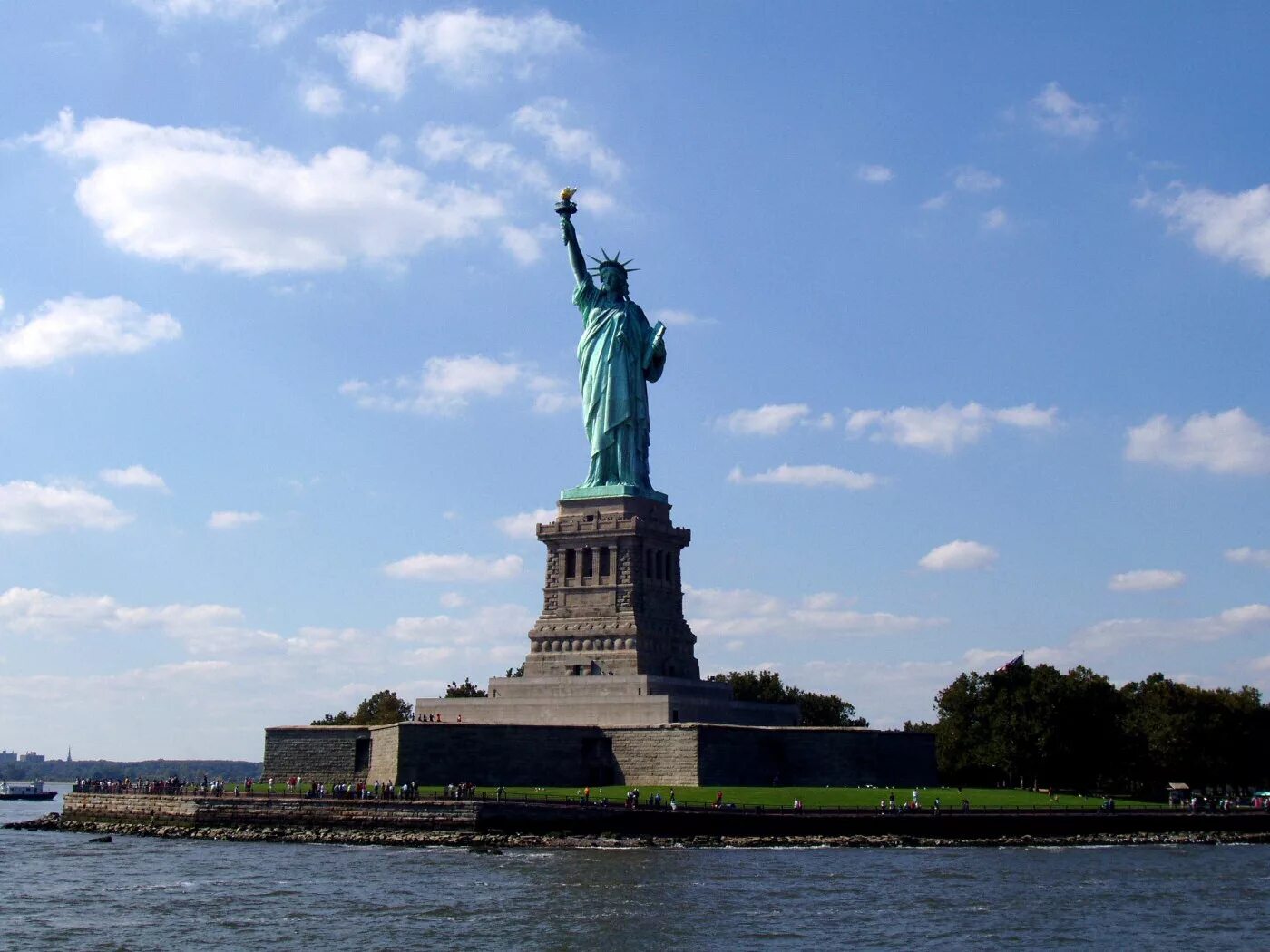 Статуя стран. Статуя свободы. Известные памятники США. Достопримечательности США. Известные статуи США.