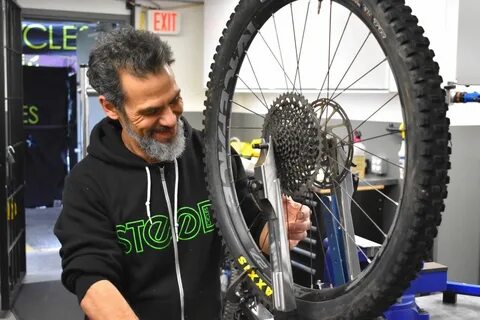 Wheel builder
