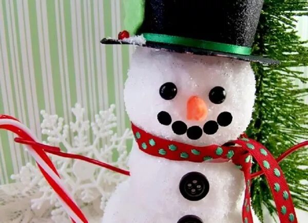 из чего можно сделать глаза снеговику. рот для снеговика из ниток. рот снеговика из чего. снеговик из ткани и ваты. глаза для снеговика.