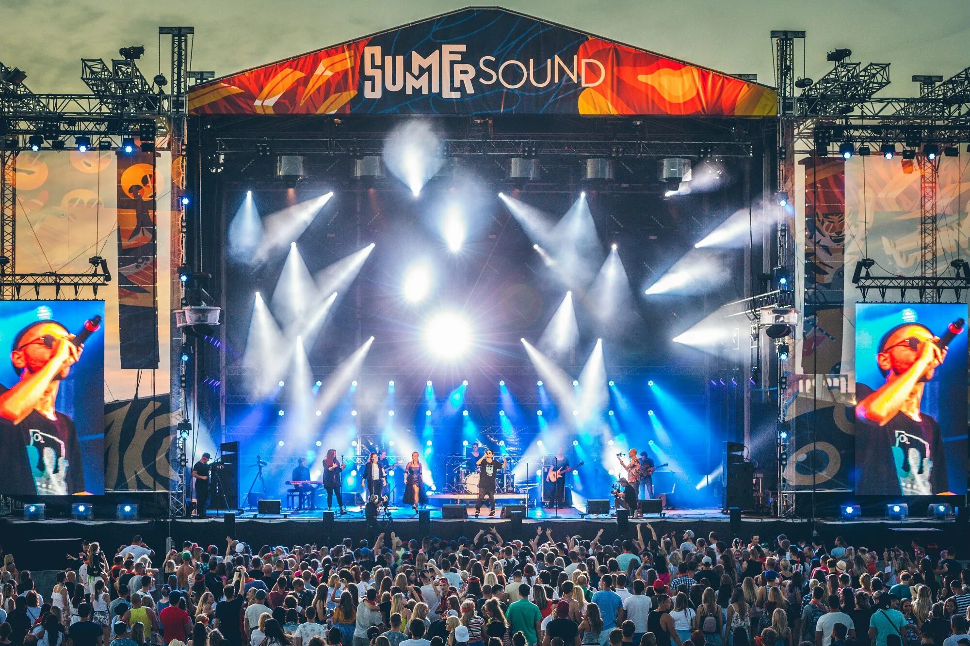 Summer sound 2025. Фестиваль саммер саунд. музыкальный фестиваль summer sound. фестиваля summer sound сцена. сцене summer sound.