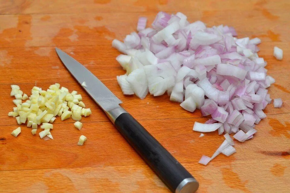 овощная нарезка. нарезка овощей для салата. салат капрезе. нарезать рецепты. закуски из рыбы на праздничный стол.