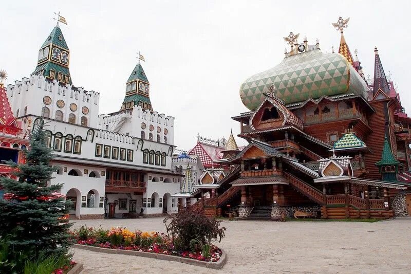 Измайловский кремль партизанская. Дворец русской трапезы в измайловском кремле. терем в измайловском кремле. прянично-лубочный измайловский кремль. дворец алексея михайловича в измайлово.