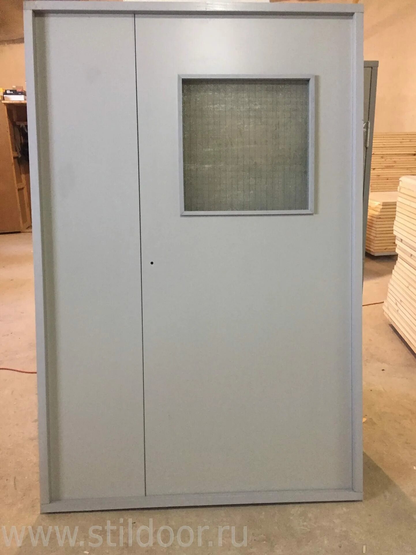 дверь тамбурная деревянная. деревянная дверь входная тамбурная. двустворчатая тамбурная дверь. тамбурная дверь мдф. дверь тамбурная деревянная.