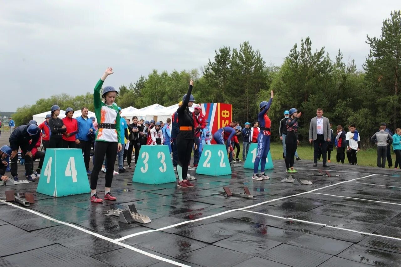 Межрегиональные соревнования по пожарно-спасательному спорту. Пожарно прикладной спорт соревнования Алтайский край. Детские соревнования по пожарно-прикладной спорт. Пожарно- спасательный спорт стометровая полоса. Номер 1 старт