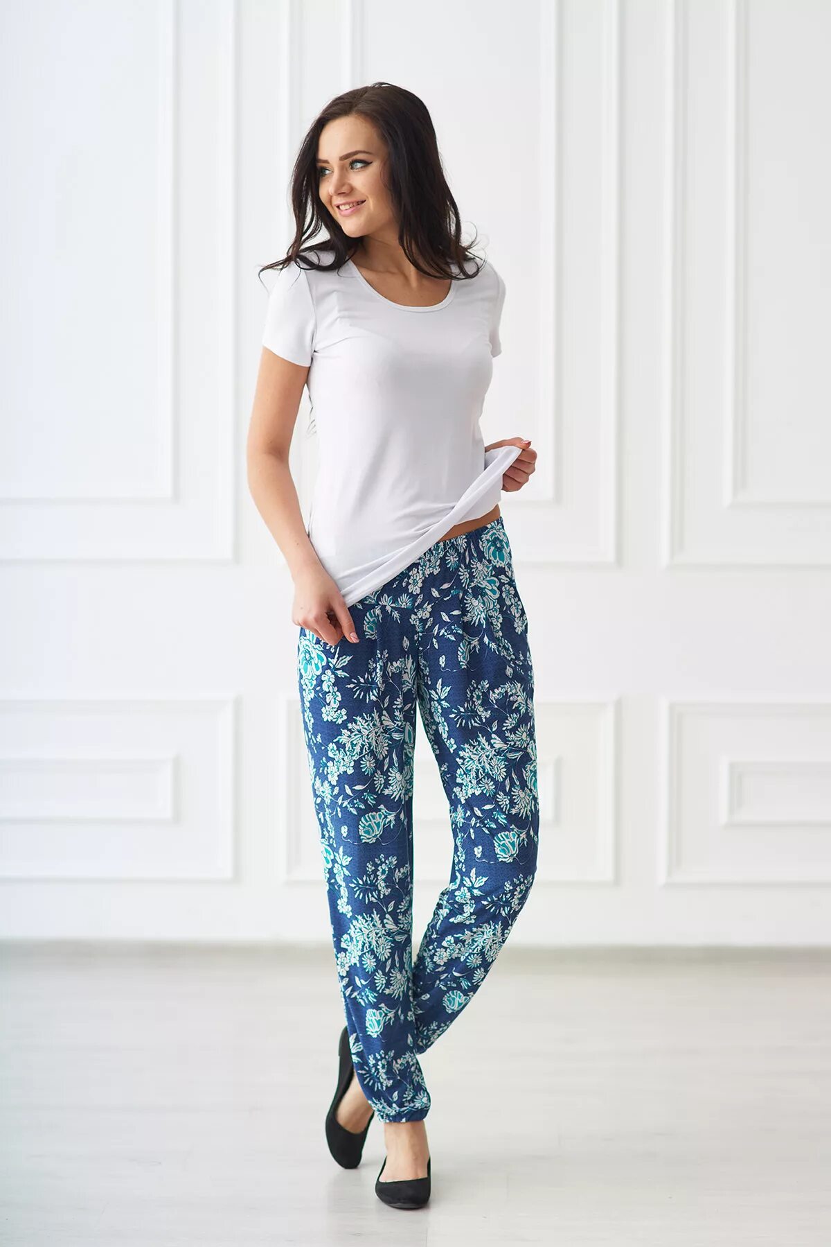 Штаны с восточным орнаментом. Ткань масло штаны. Домашние штаны женские. Брюки палаццо зара. Домашние трикотажные штаны женские.