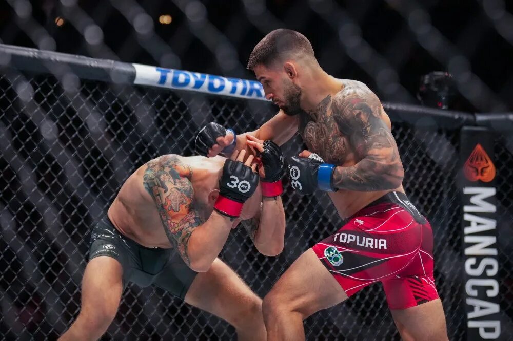 Топурия ufc. Лучший боец. Andrew kreig. Юфс файт найт топурия эммет. Брок леснар и кейн веласкес.