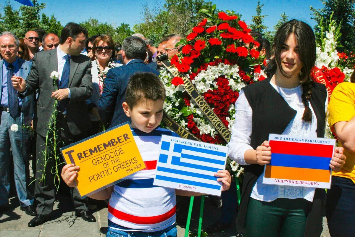 Ассирийцы в армении. Геноцид ассирийцев. Штандарт ассирийцев. Геноцид ассирийцев. Ассирийская община армении.