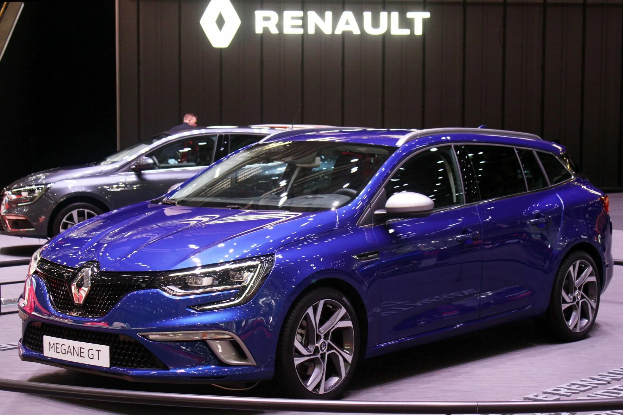 Универсал 2016. Универсал 2016. Renault megane grandtour. Renault megane универсал 2020. Toyota avensis 2015 универсал.