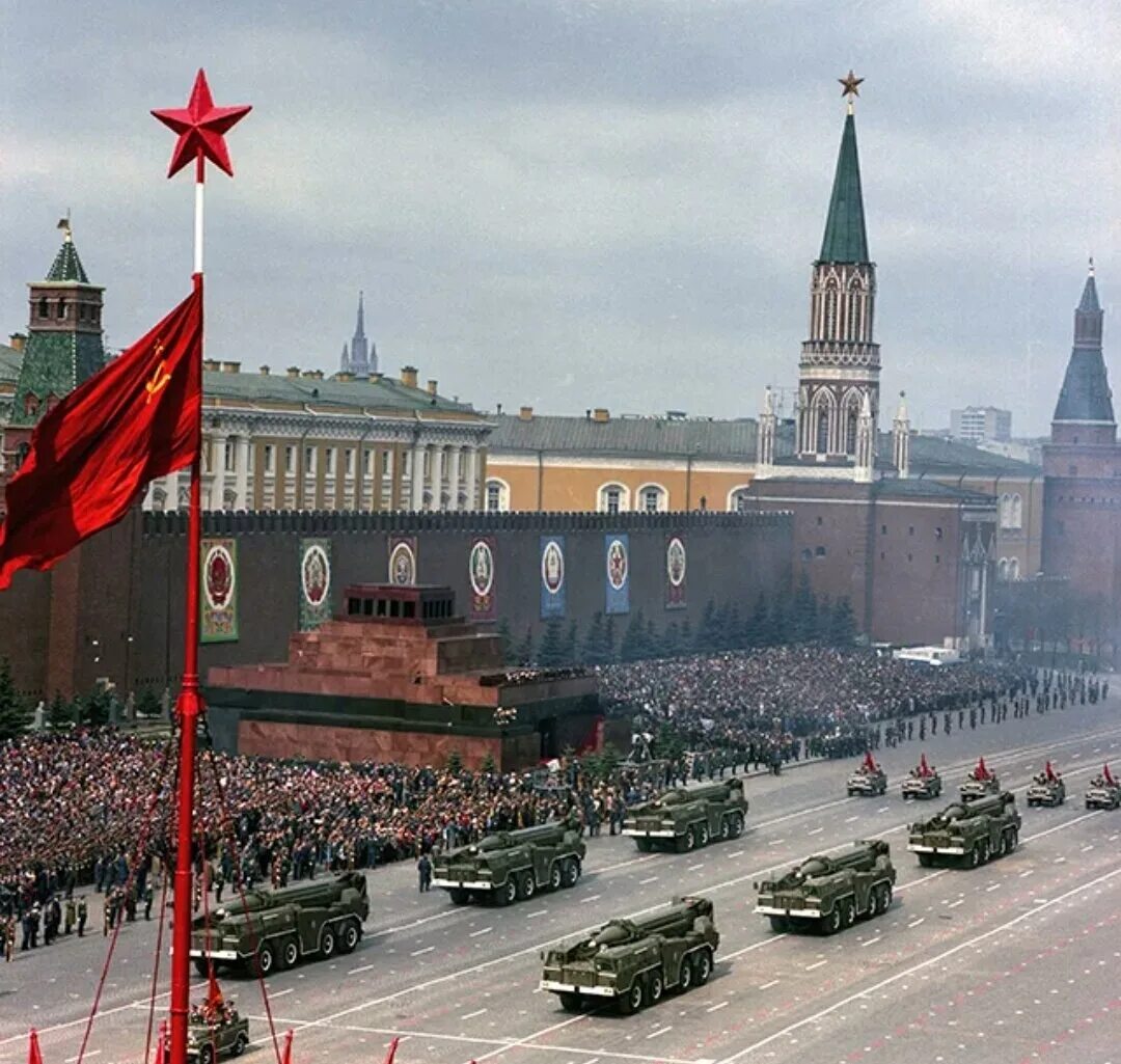 Военный союз 1955. Парад Победы Москва 1965 красная площадь. 9 Мая 1965 года парад Победы на красной площади в Москве. Парад на красной площади 9 мая 1965 года. Москва Советский Союз красная площадь.