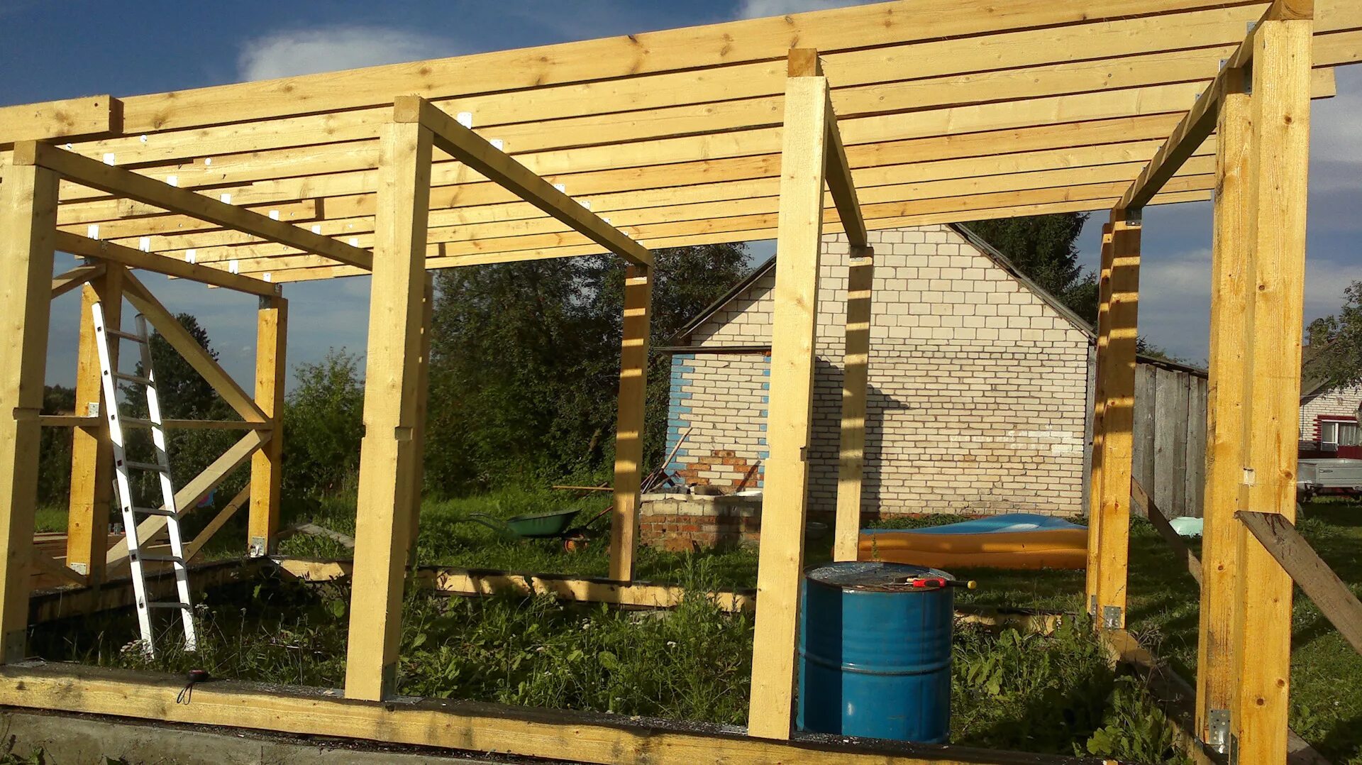Навес из бруса 150х150 6х4м. Деревянный каркас для гаража. Каркасный гараж из дерева. Каркасный деревянный гараж. Построить крышу односкатную сарай своими руками