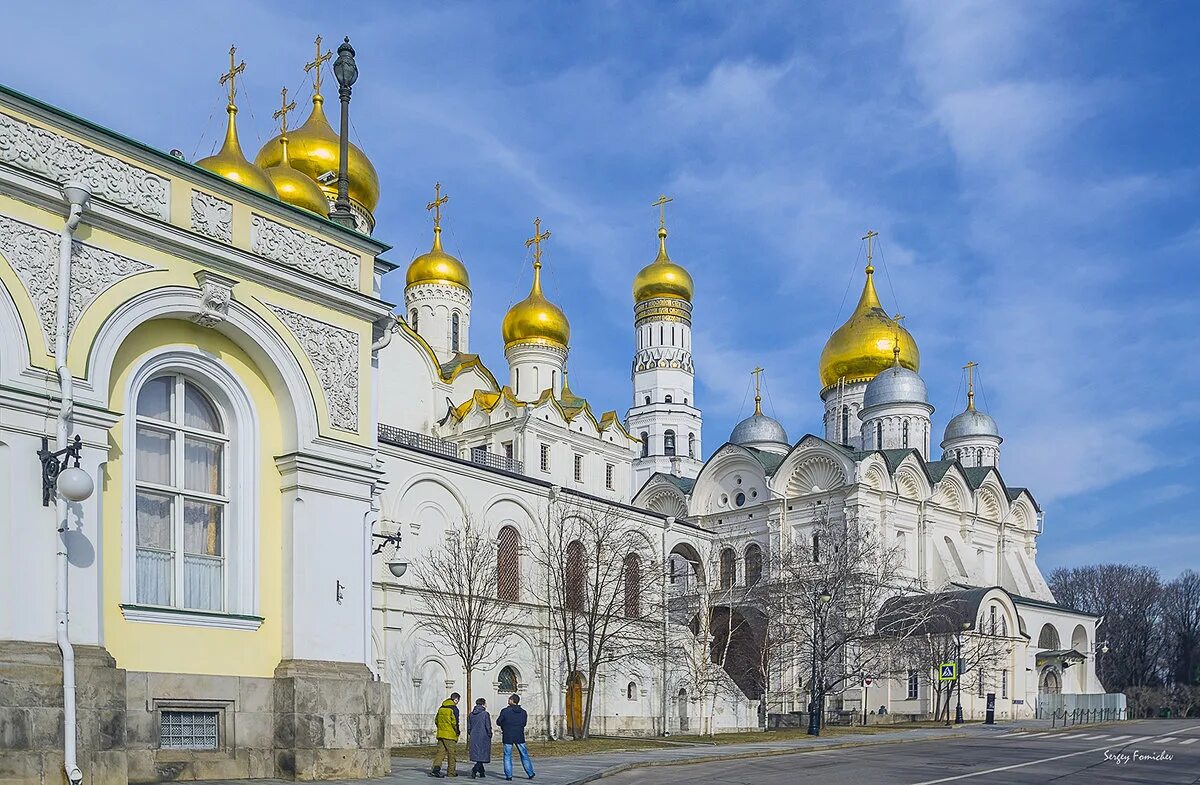 золотые купола королева