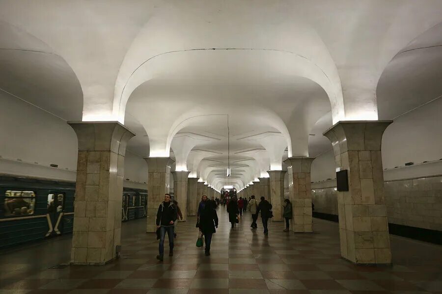 Станция метро "Кропоткинская"