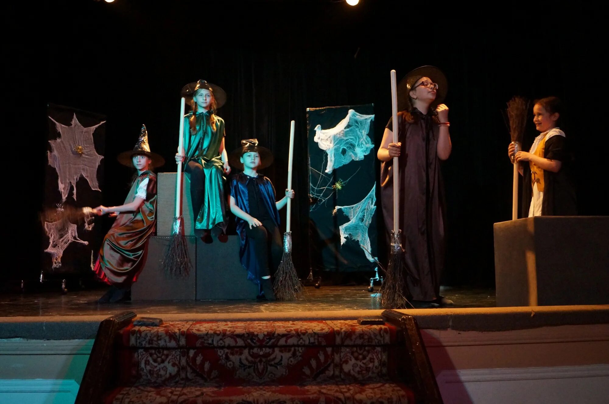 спектакль маленькая женщина