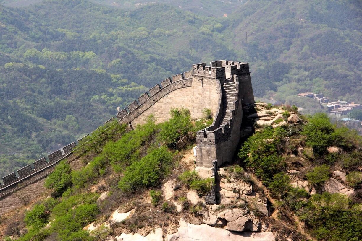 Где есть стена. Великая китайская стена Шаньхайгуань. Конец Великой китайской стены. Застава Шаньхайгуань. Шанхай Гуань начало китайской стены.