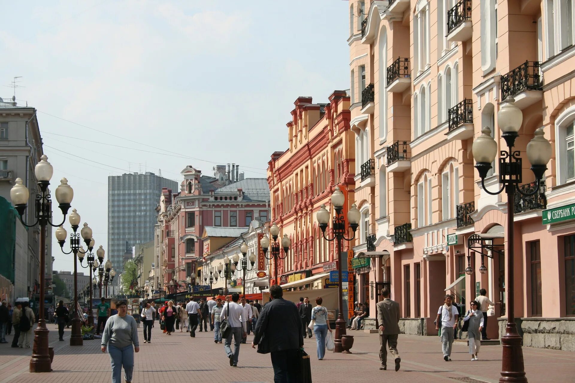 Улицы москвы лето. Улица старый Арбат. Улица Арбат (старый Арбат). Центр Москвы Арбат. Арбатская улица Москва.