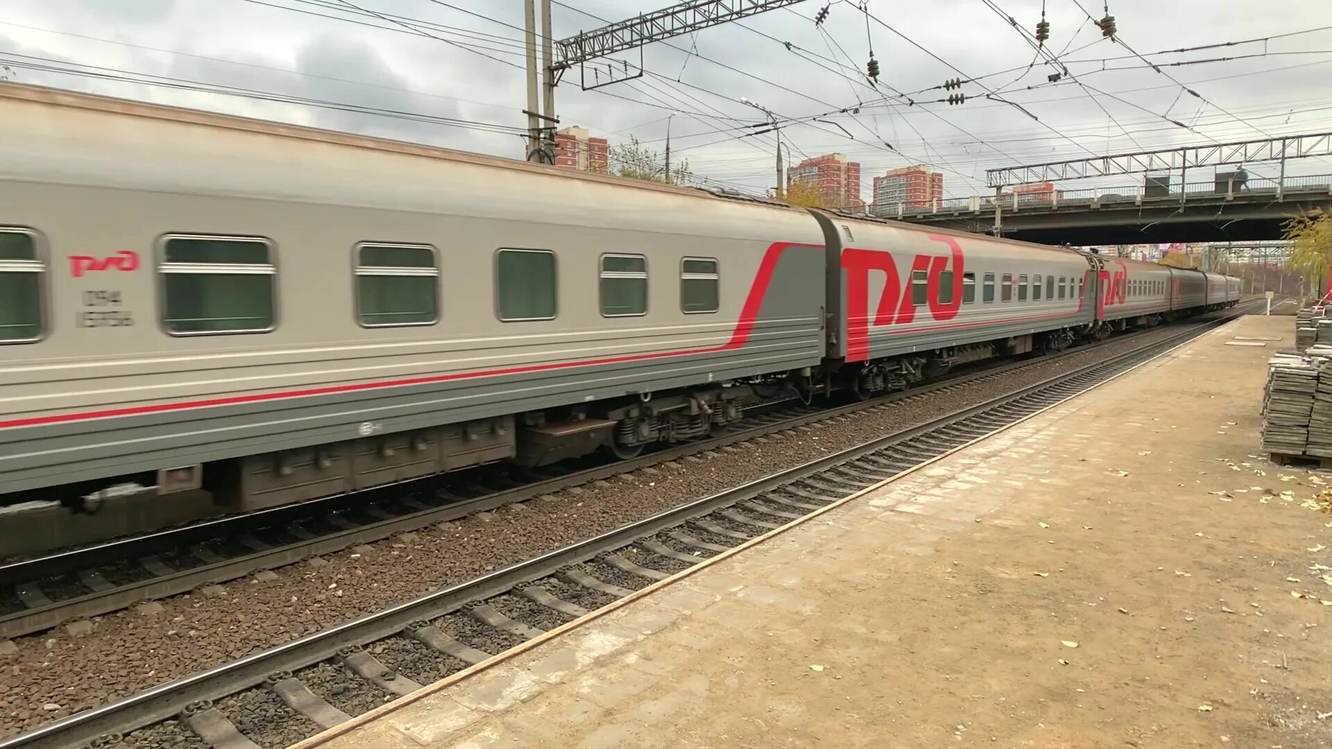 Поезд. Пассажирский поезд ОАО РЖД. Большая железная дорога. Поезда РЖД 1999.