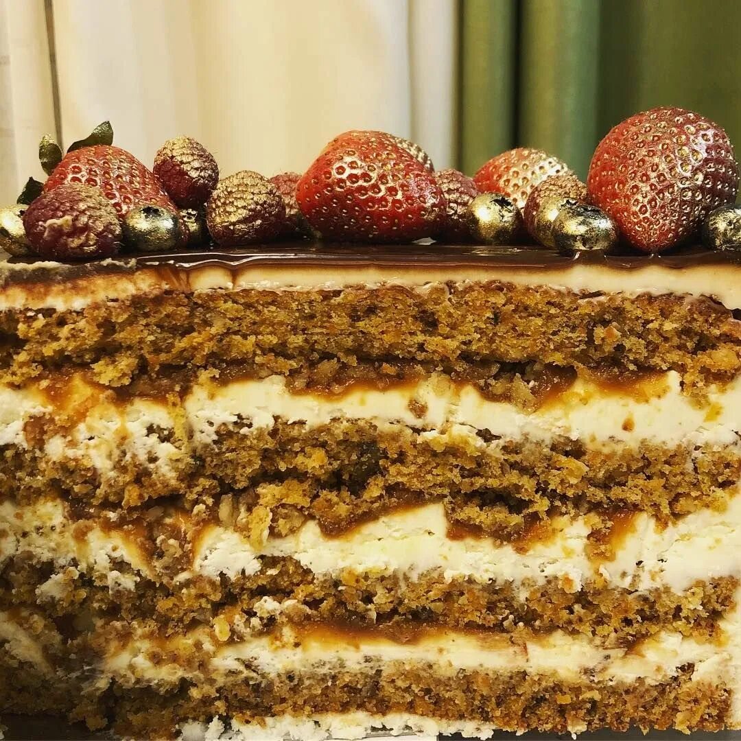 Торт Марракеш. Торт Марракеш Север. Вкусные торты в разрезе. Торт с карамелью и орехами