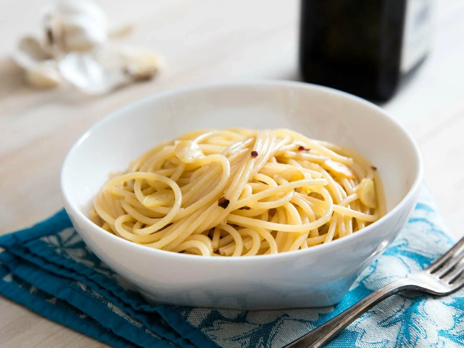 Спагетти айоли. Паста спагетти Spaghetti. Лапша в тарелке. Макароны в тарелке. Можно ли пасту в пост