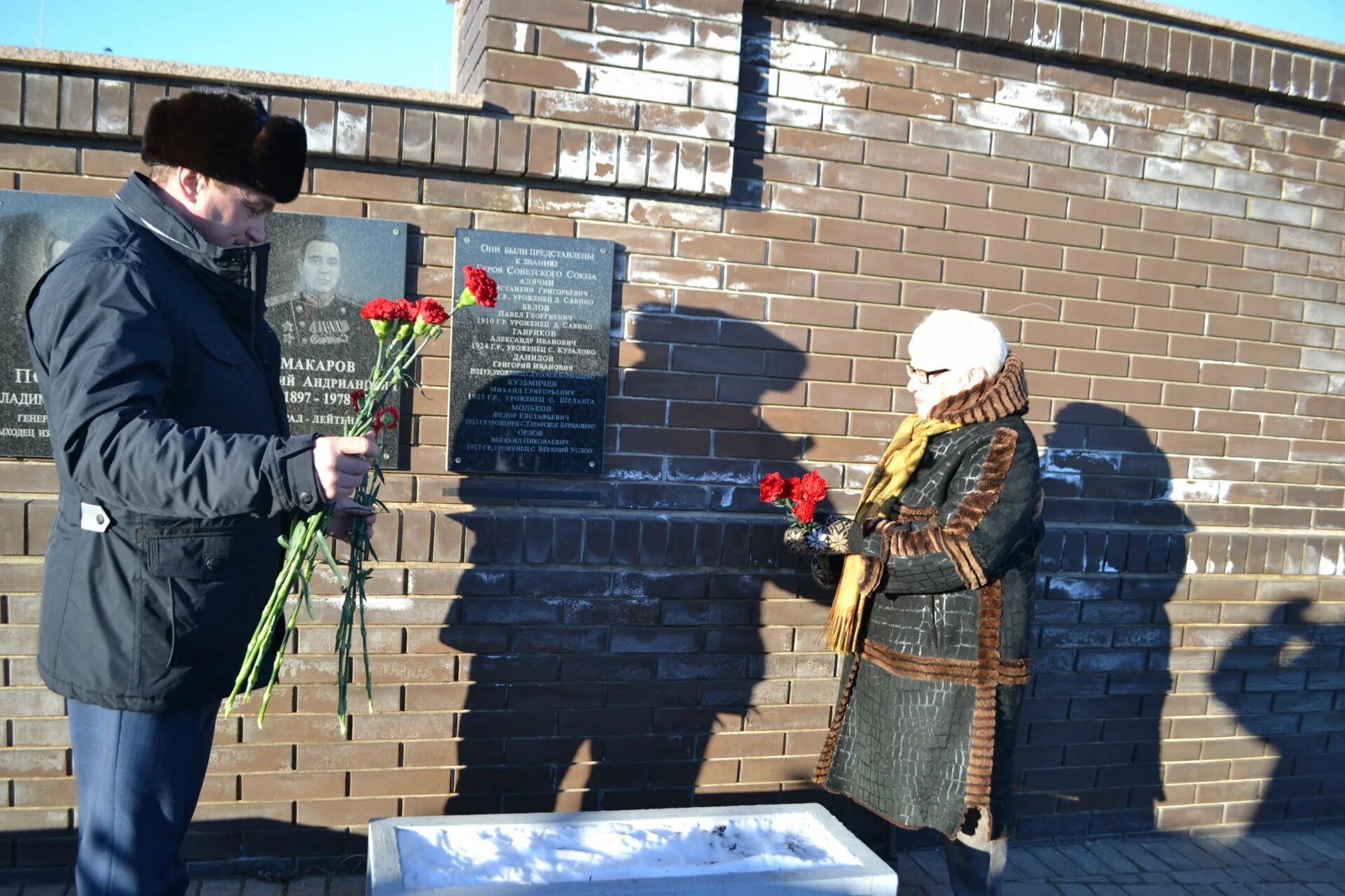 Приурочена к открытию. Открытие мемориальной доски. Мемориальная доска Дударскому Черемхово. Ветеран ВОВ верхний Уфалей. Мемориальная доска Карачунову Суровикино.