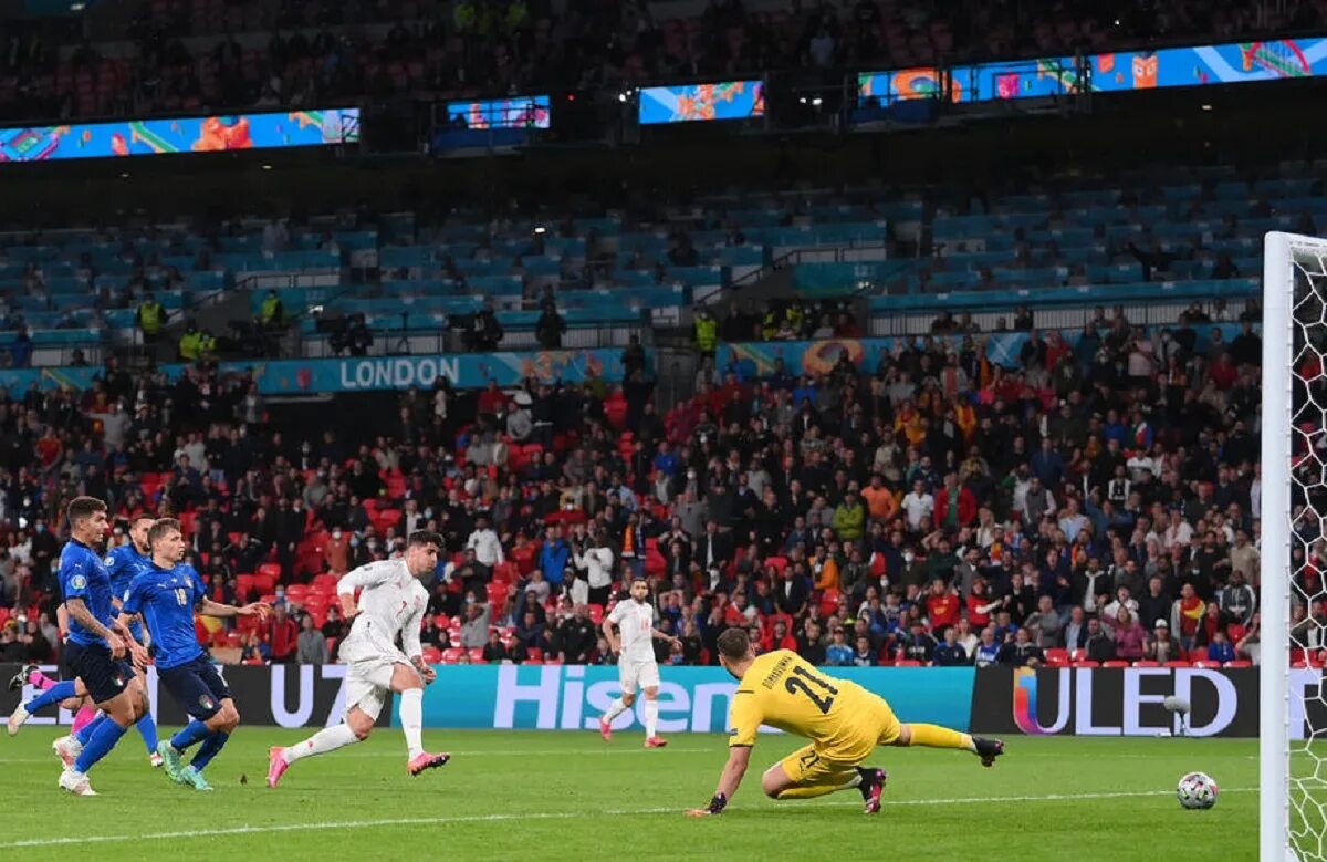 Футбол сборная италии состав на евро 2021. Чемпионат испании италии англии. Испания италия евро 2020 по футболу. Чемпионат испании италии англии. Италия испания фото.