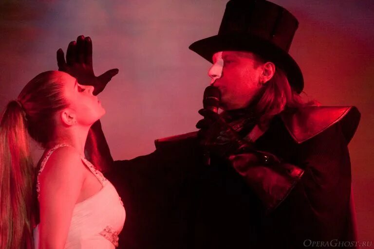 Шоу 12 мюзиклов дк выборгский. 12 мюзиклов шоу. 11. 12 мюзиклов. 12 мюзиклов афиша.