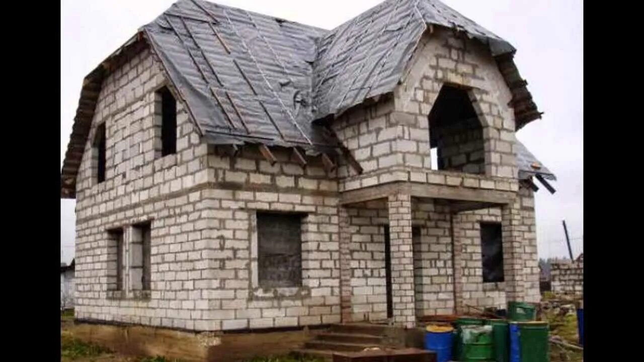 Сколько денег чтобы построить дом. Дачный домик из пеноблоков. проект дачного дома из пеноблоков. недостроенный дом. коттедж из блоков под ключ.