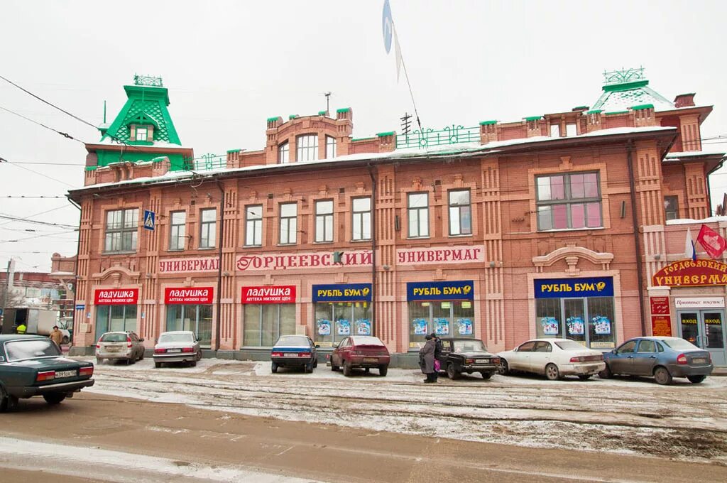 Работа нижний новгород универмаг. Гордеевский универмаг Нижний Новгород. Улица Гордеевская 2а Нижний Новгород. Гордеевский универмаг новое здание Нижний Новгород. Гордевски 2 а Нижни Новгород.