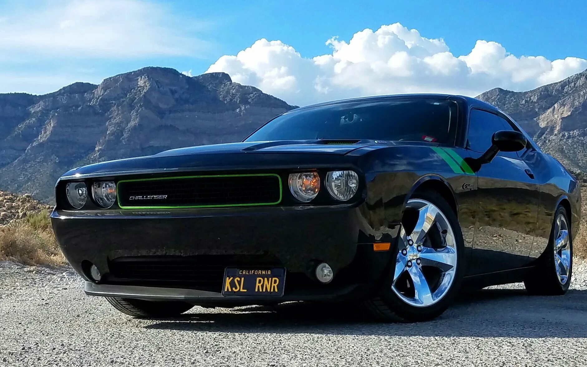 Звук челленджера. Додж Челленджер. Додж Челленджер новый. Chevrolet dodge Challenger. Додж Чарджер и Челленджер.