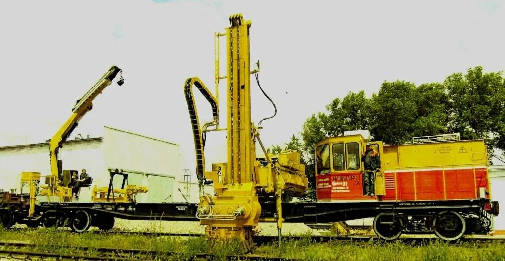 AVF-1M vibrating hummer for instalation of catenary masts and mast's footings