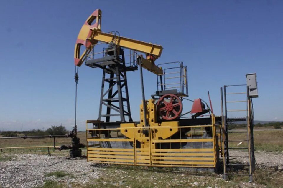 Чеченская республика нефть. Чеченский нефтяной. Нефтедобыча в чечне. Грознефтегаз грозный. Нефтяной завод в чечне роснефть.