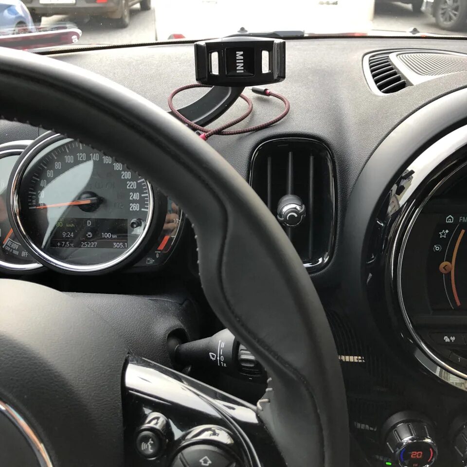 Mini click. Держатель для телефона в Mini Countryman. Держатель для Mini click&Drive. Mini 2022 click and Drive. Держатель телефона click Mini.