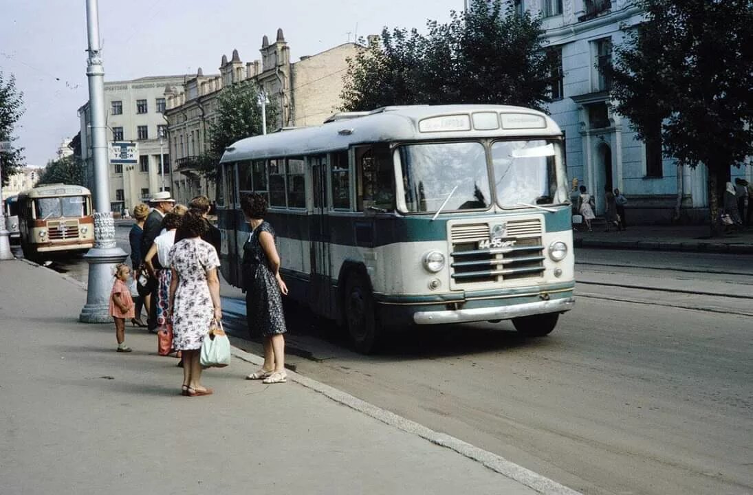 Первый автобус 80. ЛИАЗ В 60 Е. ЛИАЗ 158 Иркутск. ЗИЛ-158 Ленинград. ЗИЛ-158 автобус.