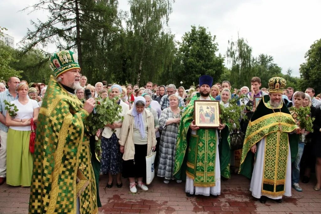 годеново животворящий крест паломническая поездка из москвы. храм свиблово живоначальной расписание богослужений. протоиерей сергий из храма троицы в свиблово. свиблово церковь нарышкин. расписание службы завтра троицкий собор.