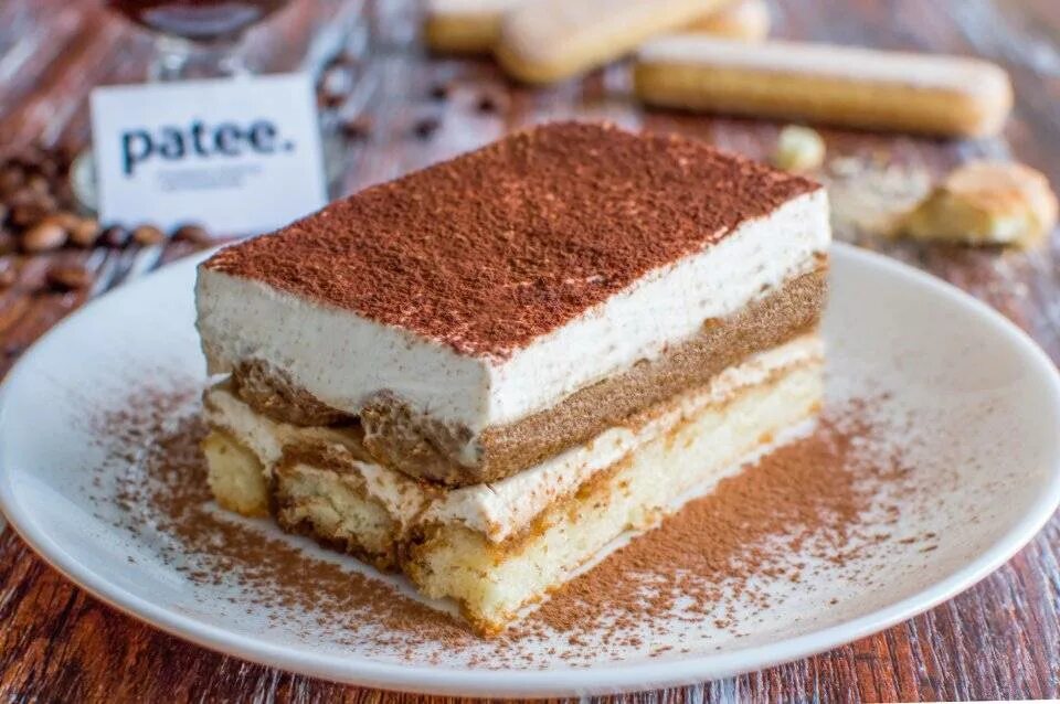 Тирамису сыр маскарпоне торт. Торт тирамису кофейный. Крем для тирамису со сливками без яиц. Mascarpone тирамису. Крем чиз для тирамису.