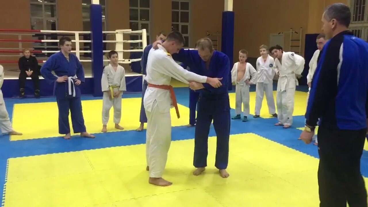 Передняя подсечка в самбо техника. Дзюдо комбинации. Тайхо-джитсу. Передняя подсечка в дзюдо. Приём дзюдо бросок.