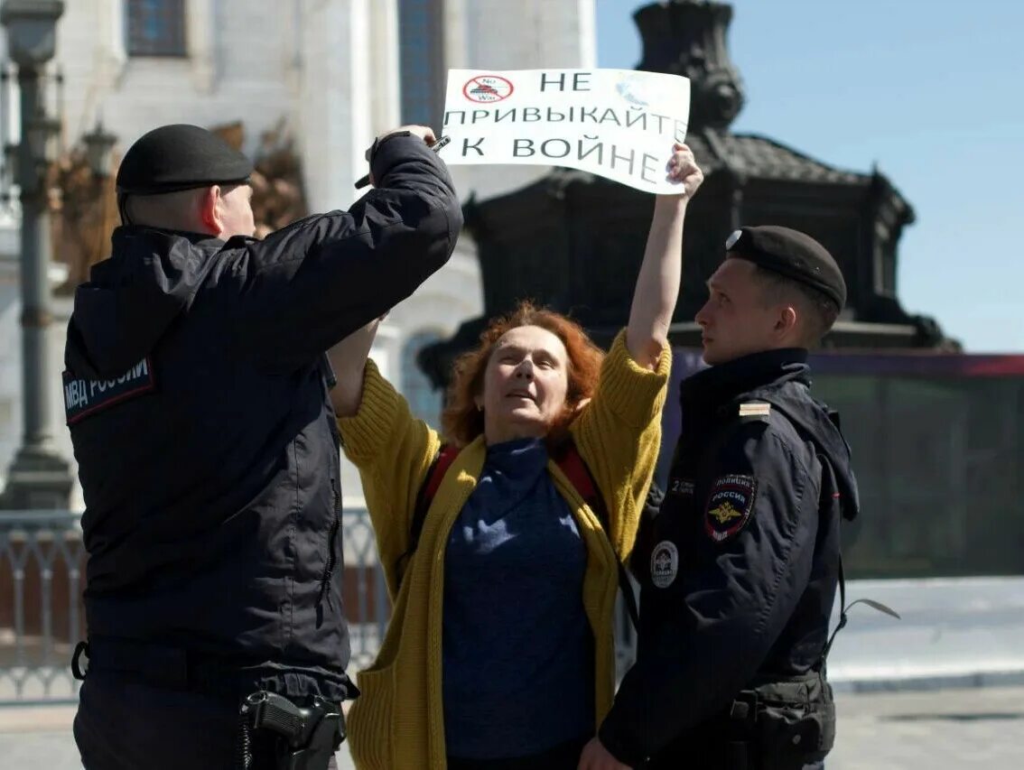 Антивоенные протесты в России. Антивоенные протесты в Москве 2022. Протесты в Москве против войны. Акции протеста. Митинг в отношениях