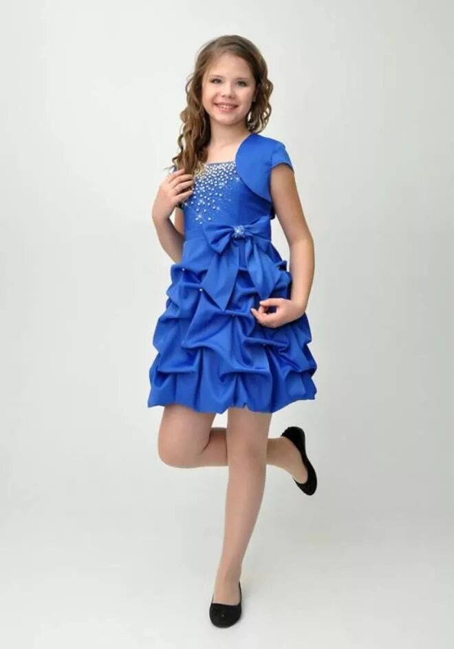 Платье на выпускной 4 класс. Нарядное платье для девочки. Платья для подростков на выпускной. Платья 4 классов. Нарядное платье для девочки.