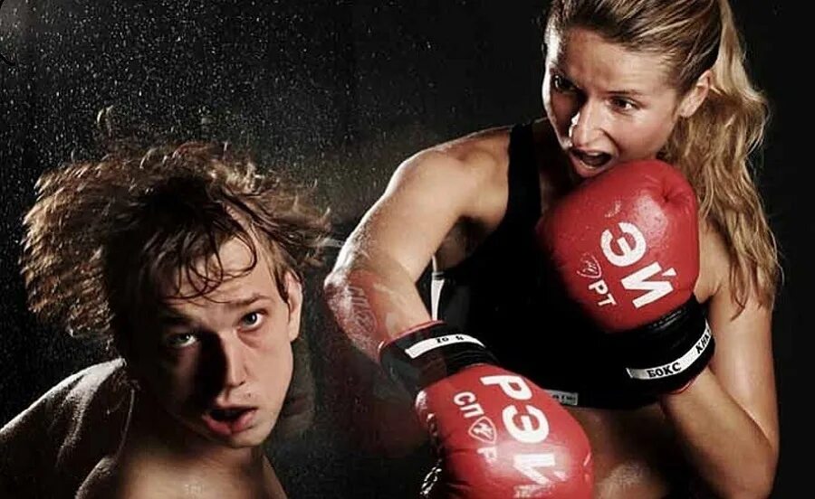 Арты в стиле комиксов. Армрестлинг мужчина и женщина. Женщины против мужчин. Бокс девушка против парня. Mma ronda rousey.